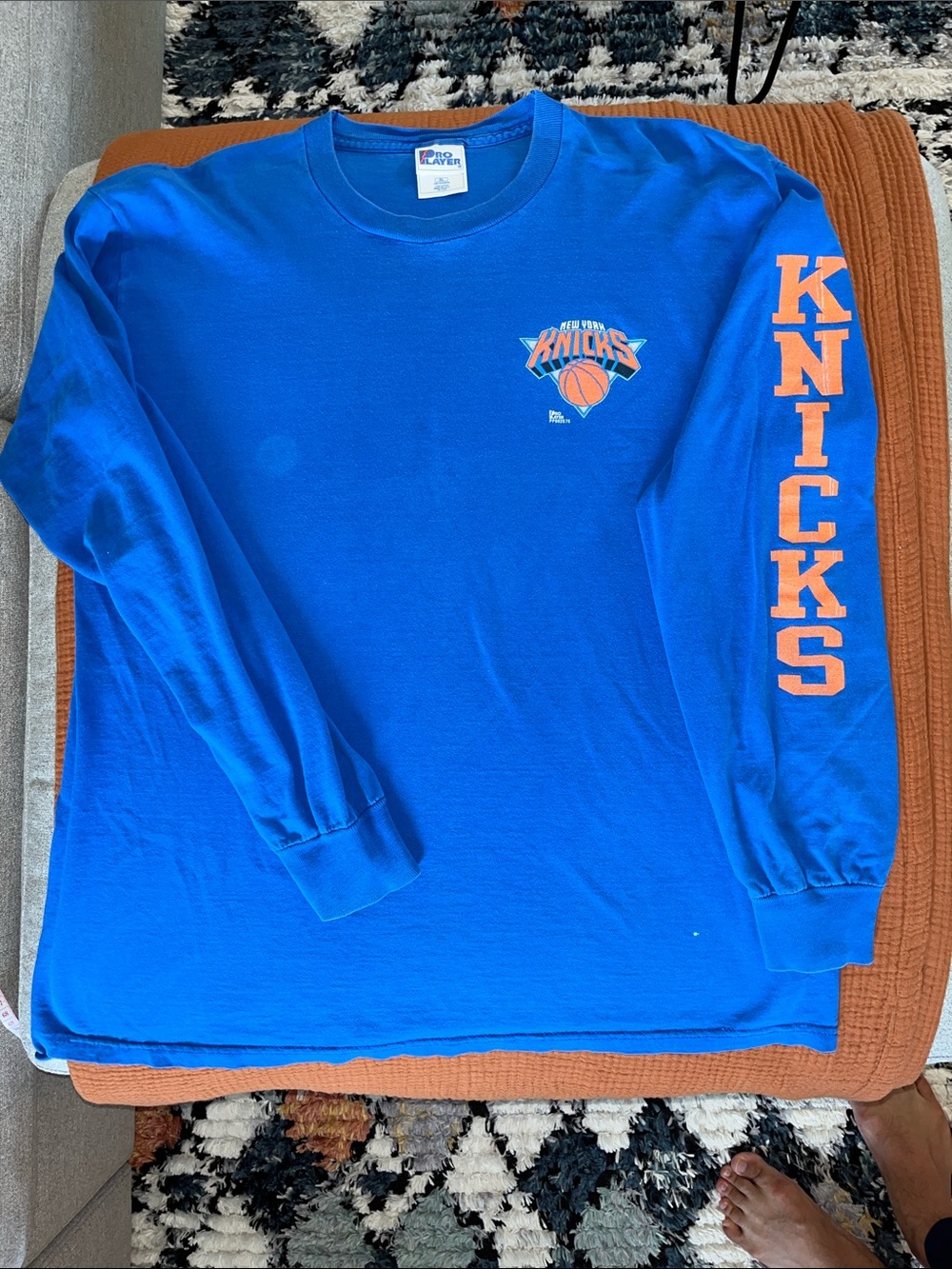 New York Knicks Vintage pro player long sleeve shirt, size XL